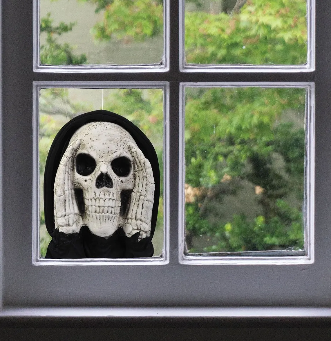 12" Scary Skull Window Peeper®