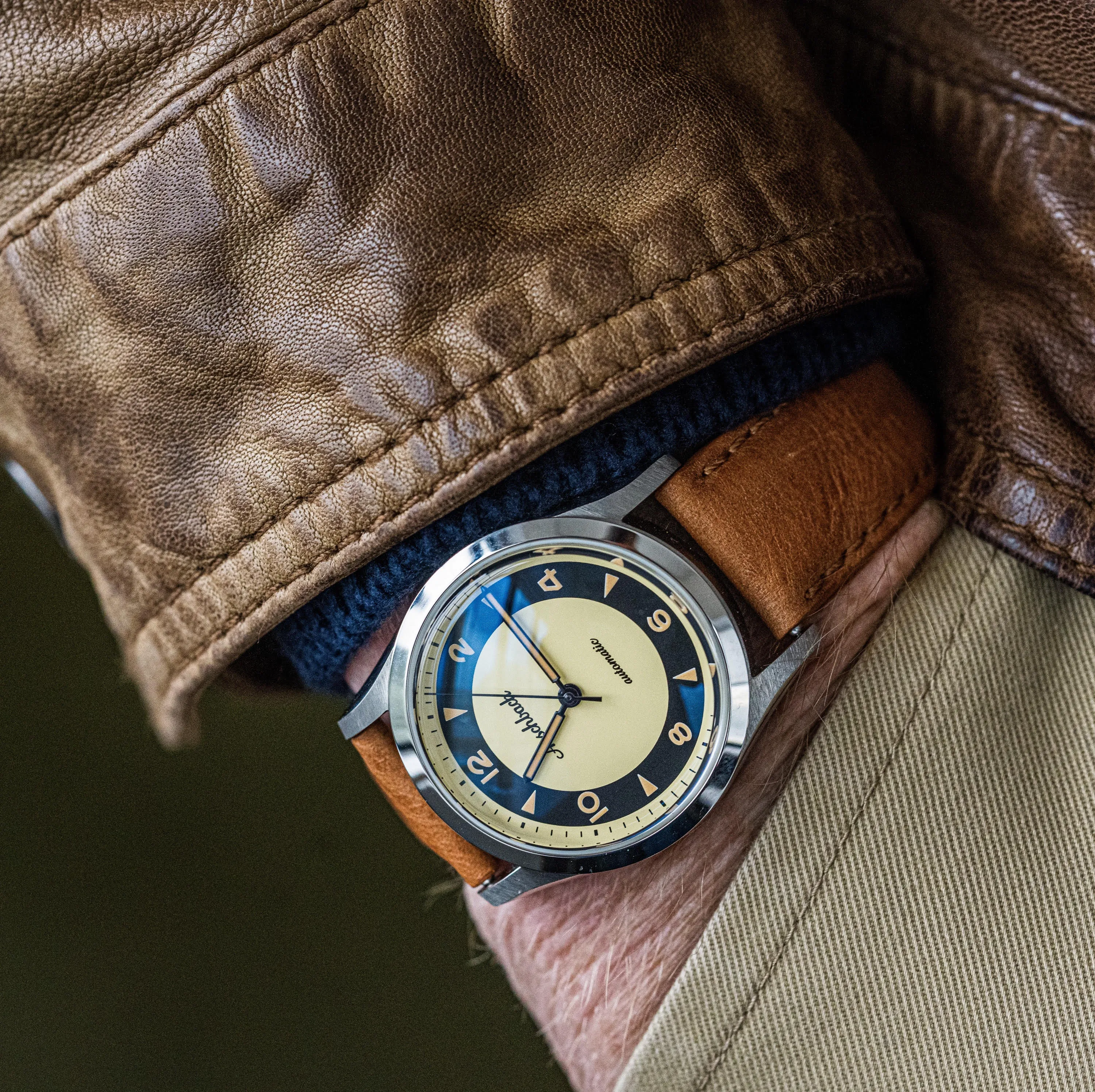 Aeschbach 1950s Pattern 25 Jewel Automatic, 200m Water Resistant Watch with Retro Luminous Paint, Sapphire Crystal & Calf Leather Strap